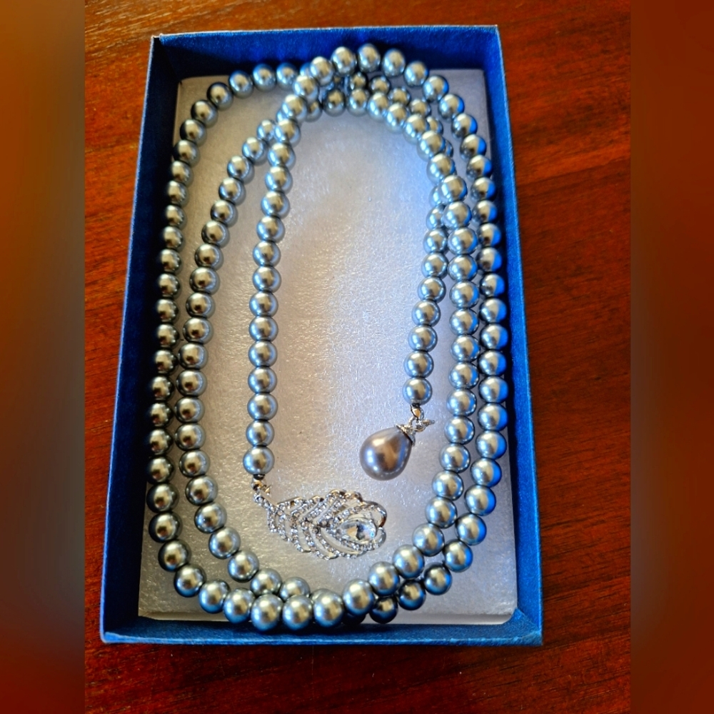 NWOT Versatile Grey Pearl Necklace & Waist Chain